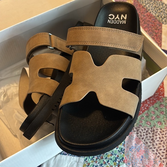 Steve Madden Brown and Black Slide Sandals - Picture 1 of 1